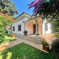 Villa La Bouganville Versilia, Marina di Pietrasanta orari di apertura