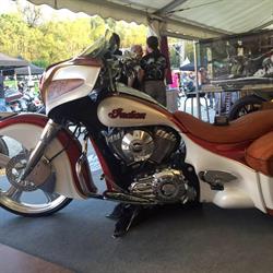 Indian Motorcycle Torino, orari di apertura