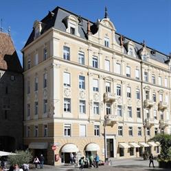 FRISCH UND CLEAN, Merano orari di apertura