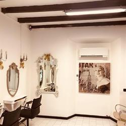 Louise Castà, Como orari di apertura