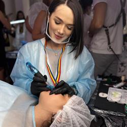 Studio HappyBrows, Collebeato orari di apertura