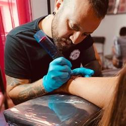 Mas Tinta tattoo piercing, Acri orari di apertura