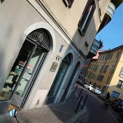Parafarmacia Valentini, Como orari di apertura