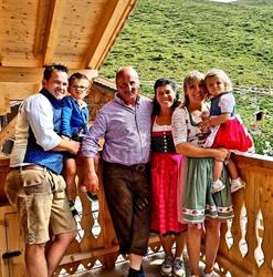 Wasserfalleralm, Racines orari di apertura