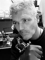 Tattoo Studio, Longare orari di apertura
