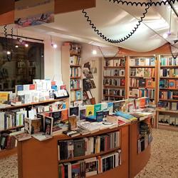Punto E Virgola Di Mario Leonardi, Acireale orari di apertura