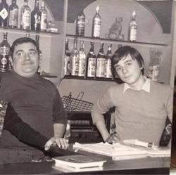 ZHOU JANG LI E C. SAS BAR CRISTAL, Bondeno orari di apertura