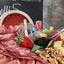Creperia Amadeus S.a.s. Di Tironzelli S. & C., Gubbio orari di apertura