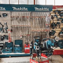 L.M.T., Castronno orari di apertura